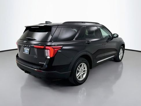 Used 2025 Ford Explorer Active AWD/4WD image 7