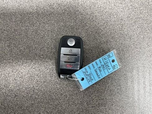 Used 2017 Kia Sorento SX image 29