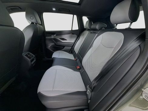 Used 2025 Volkswagen Tiguan SE R-Line image 26