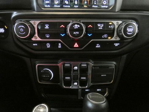 Used 2021 Jeep Gladiator Overland w/ Popular Equipment Package AWD/4WD image 16