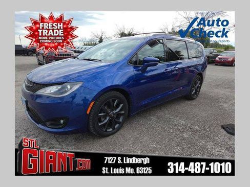Certified 2019 Chrysler Pacifica Limited w/ S Appearance Package FWD image 1