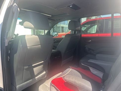 Used 2017 Chevrolet Suburban LT image 6