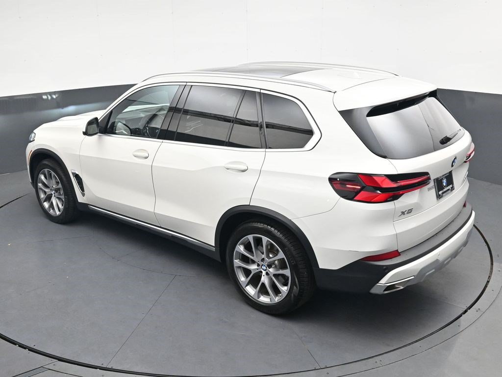 Used 2024 BMW X5 xDrive40i w/ Parking Assistance Package AWD/4WD image 25