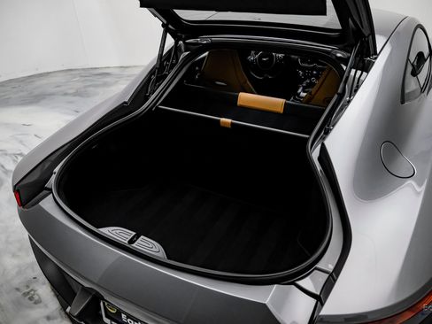Used 2020 Aston Martin V8 Vantage Coupe image 78
