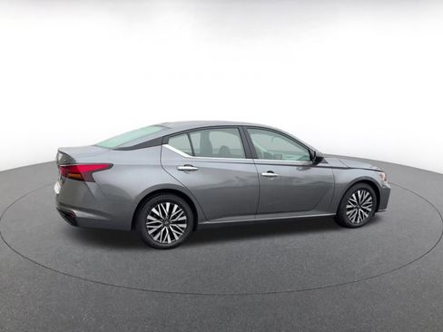 Used 2024 Nissan Altima 2.5 SV image 14