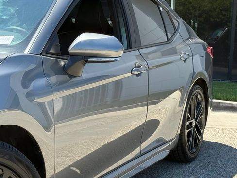 Used 2025 Toyota Camry SE FWD image 4