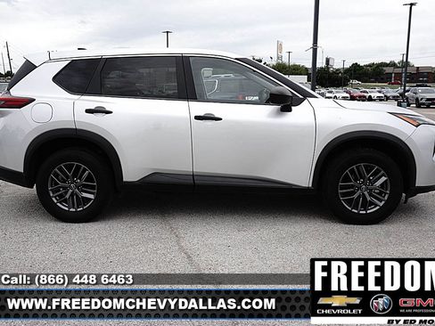 Used 2024 Nissan Rogue S FWD image 40