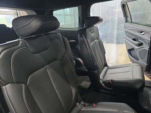 New 2026 Jeep Grand Cherokee L Limited AWD/4WD image 11