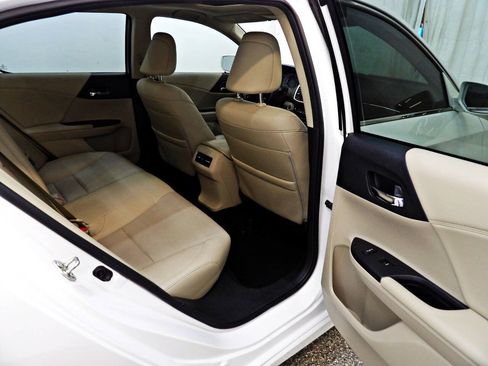Used 2017 Honda Accord Touring image 12