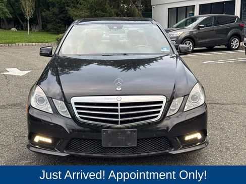 Used 2011 Mercedes-Benz E 550 4MATIC Sedan image 2