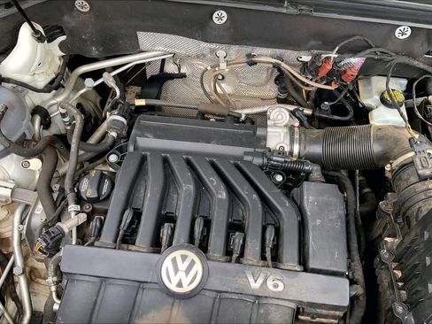 Used 2018 Volkswagen Atlas SEL w/ R-Line Package FWD image 31
