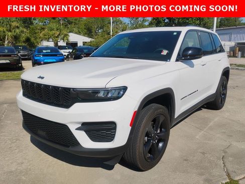 Used 2023 Jeep Grand Cherokee Altitude AWD/4WD image 1
