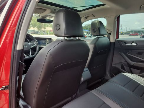 Used 2022 Volkswagen Jetta SE w/ Panoramic Sunroof Package FWD image 10