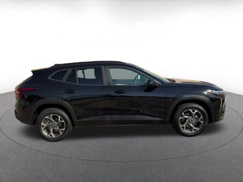 Used 2025 Chevrolet Trax LT FWD image 13