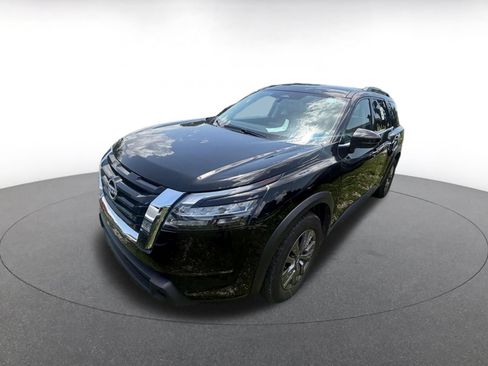 Used 2025 Nissan Pathfinder SV FWD image 3
