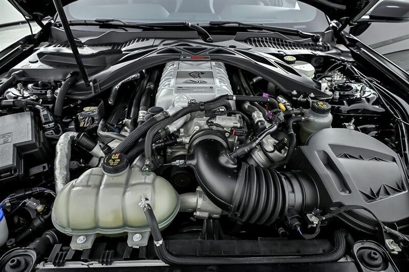 Used 2021 Ford Mustang Shelby GT500 w/ Carbon Fiber Track Pack RWD image 12