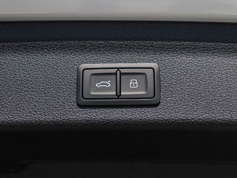 New 2025 Audi Q3 2.0T Premium image 39