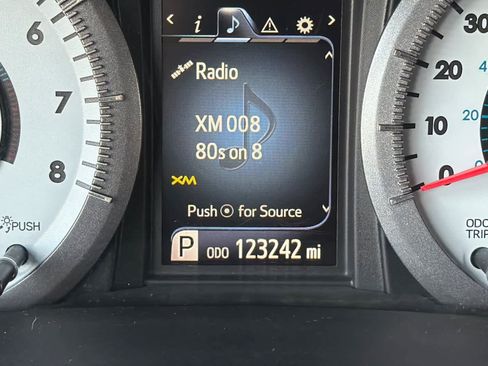 Used 2015 Toyota Sienna SE image 27