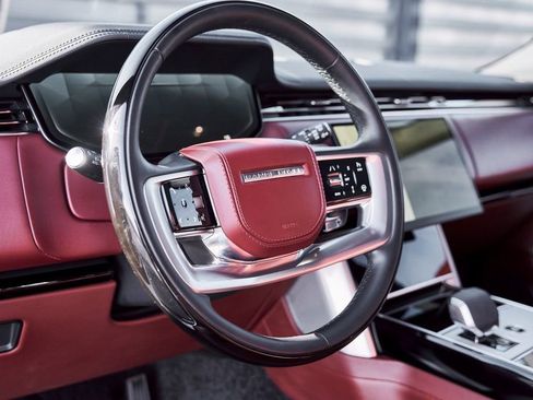 Used 2025 Land Rover Range Rover SE image 36