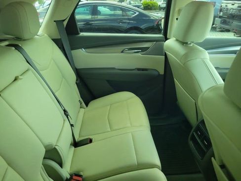 Used 2024 Cadillac XT5 Premium Luxury FWD image 3