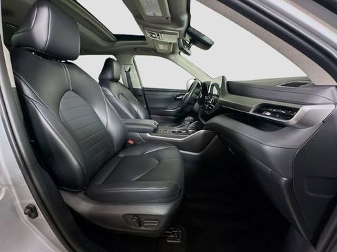 Used 2023 Toyota Highlander XLE FWD image 30