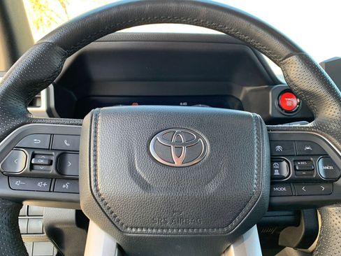Used 2025 Toyota 4Runner TRD Off-Road image 28