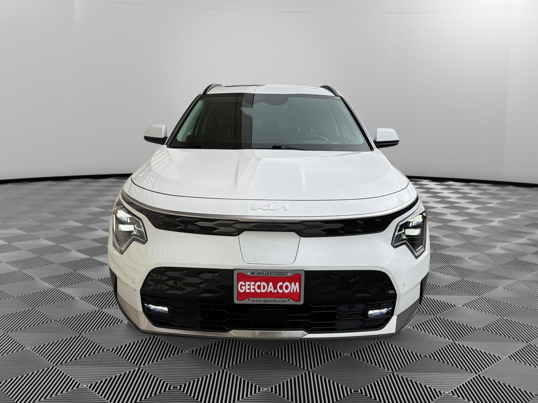 Certified 2023 Kia Niro Wave w/ Wave Preserve Package FWD image 3