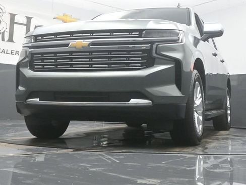 Used 2023 Chevrolet Suburban Premier image 4