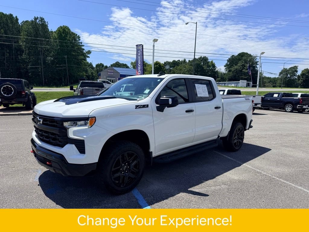 Used 2024 Chevrolet Silverado 1500 LT Trail Boss w/ LT Trail Boss Premium Package AWD/4WD image 2
