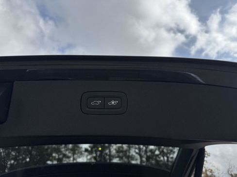 Used 2024 Volvo XC90 B6 Ultimate w/ Protection Package image 25