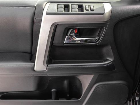 Used 2018 Toyota 4Runner SR5 AWD/4WD image 13