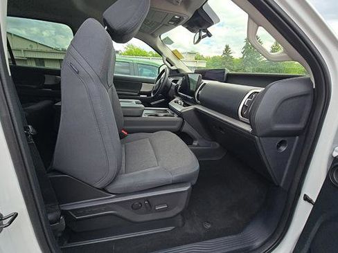 Used 2025 Ford Expedition Active AWD/4WD image 6