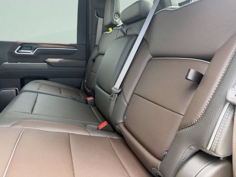 Used 2025 GMC Sierra 2500 Denali w/ Denali Reserve Package AWD/4WD image 19
