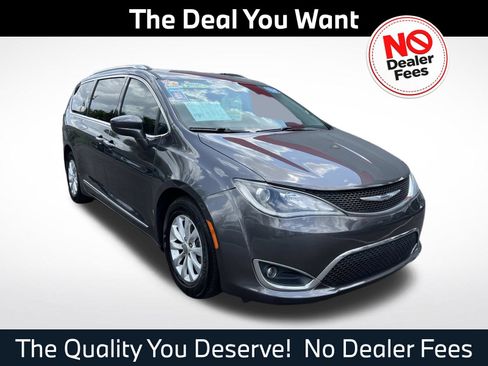 Used 2019 Chrysler Pacifica Touring-L FWD image 1