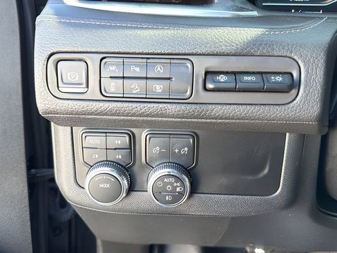 Used 2023 GMC Yukon XL Denali image 25