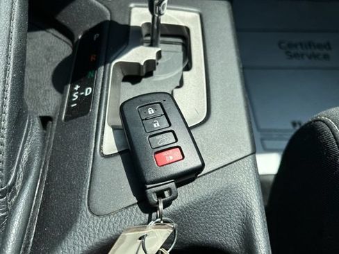 Used 2018 Toyota RAV4 XLE AWD/4WD image 44