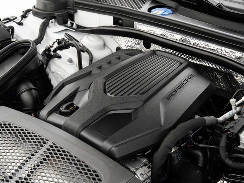 Used 2025 Porsche Macan image 28