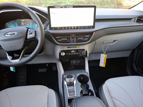 New 2025 Ford Escape SE w/ PHEV Premium Package FWD image 10