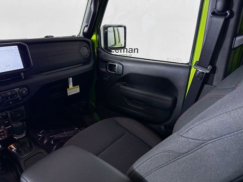 New 2026 Jeep Wrangler Unlimited Rubicon AWD/4WD image 21