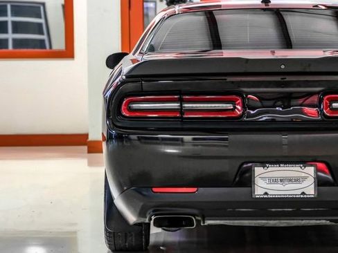 Used 2018 Dodge Challenger R/T w/ Blacktop Package image 36