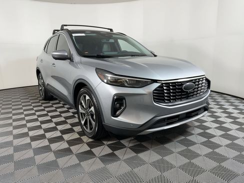 Used 2023 Ford Escape Platinum image 20