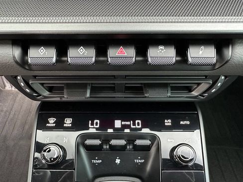 Certified 2021 Porsche 911 Carrera RWD image 31