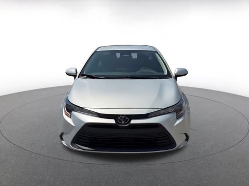 Used 2025 Toyota Corolla LE FWD image 4