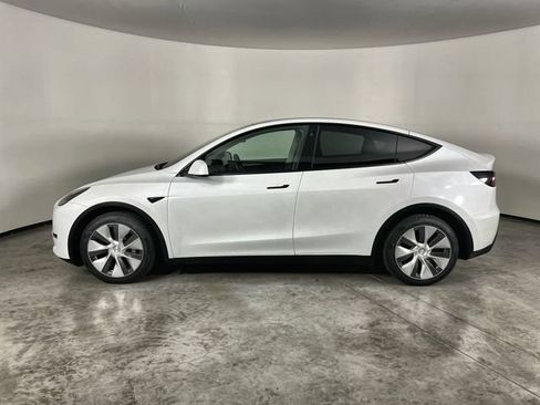 Used 2022 Tesla Model Y Long Range AWD/4WD image 5
