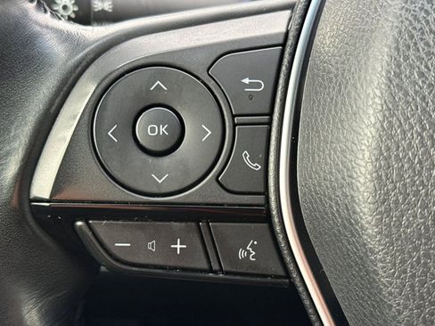 Used 2022 Toyota Venza XLE image 26