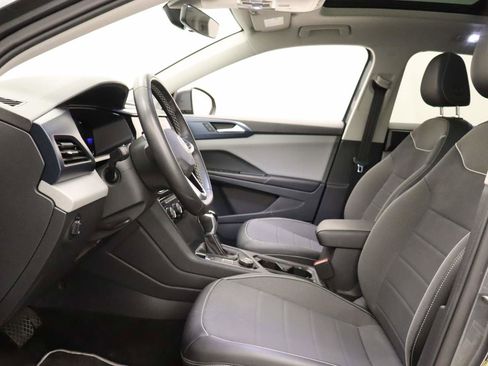 Used 2023 Volkswagen Taos SE w/ Panoramic Sunroof Package image 14