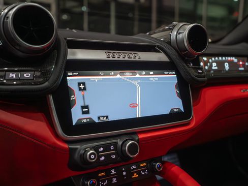 Used 2018 Ferrari GTC4Lusso T image 28