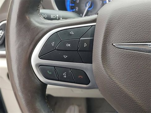 Certified 2018 Chrysler Pacifica Touring-L Plus image 26