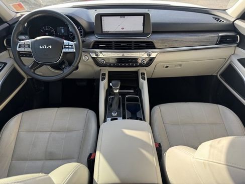 Certified 2022 Kia Telluride EX w/ Towing Package image 15