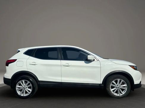 Used 2018 Nissan Rogue Sport S w/ S Appearance Package FWD image 4